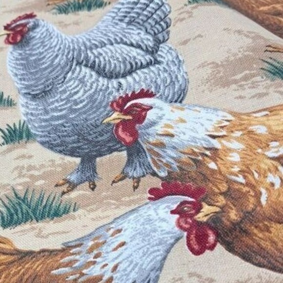 Chicken Fabric 4 Yards 44" Wide Rooster Hen Print Sewing Quilting Material - Picture 1 of 11